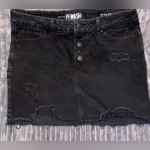 NEW YORK BEMORE Rewash size 11(30) Solid Black Denim Distressed Skirt.Button up.